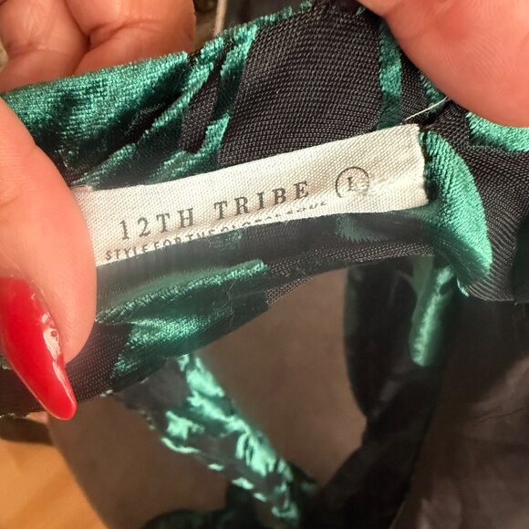 12th Tribe Green & Black Velvet Floral Long Sleeve Wrap Crop Top Womens L - Picture 5 of 6